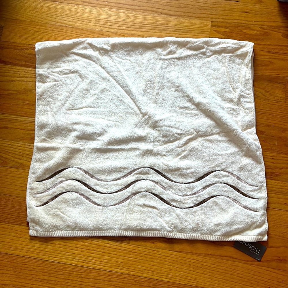 NWT Croscill Home Large Decorative Bath Towel